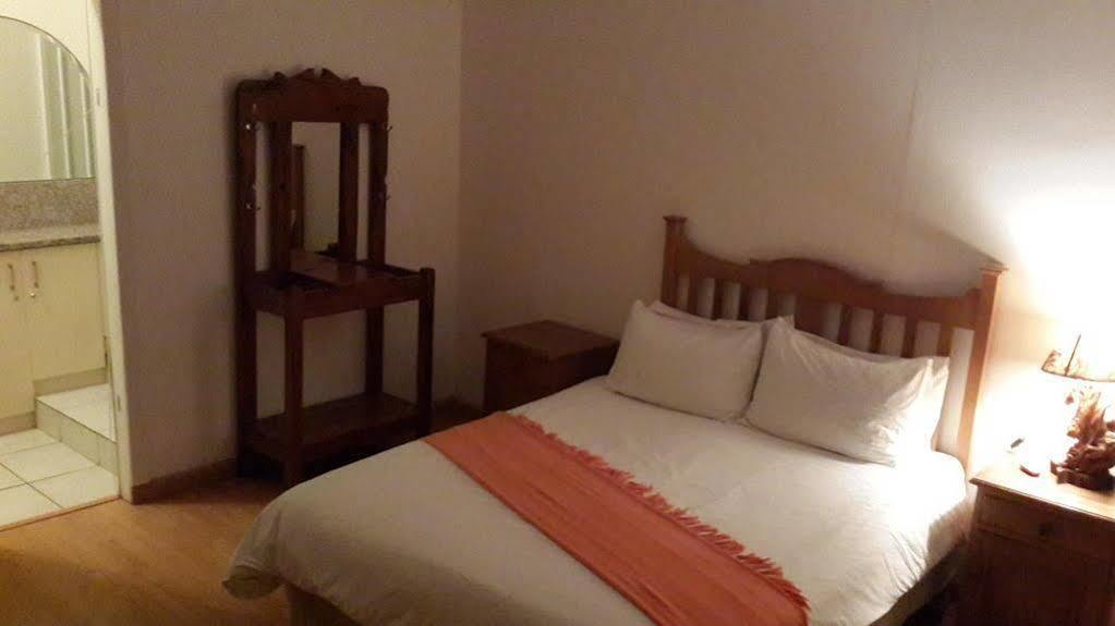 Hostel The Russel Port Elizabeth